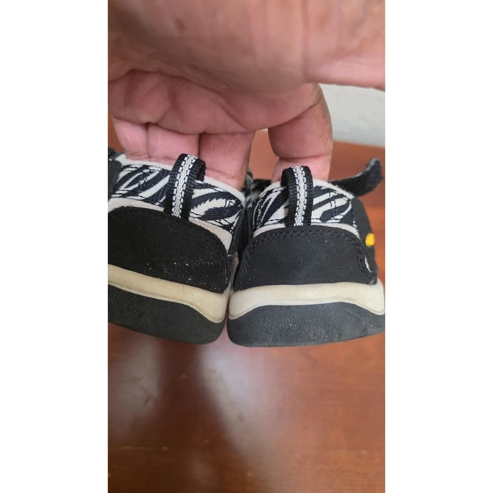 Keen Kids Newport H2 Zebra-Print Sandals Water-Friendly Adjustable Straps Size 2